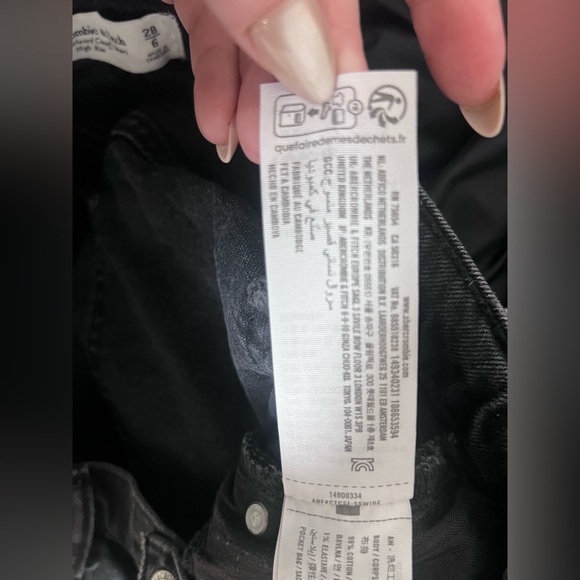 Abercrombie & Fitch High Rise 90’s Cutoff Black Denim Shorts, Size 28 - Picture 7 of 9